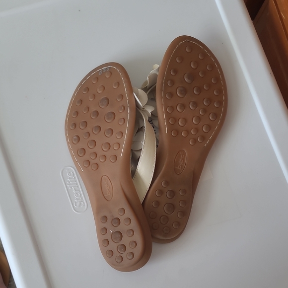 b.o.c. Floral Sandals - Picture 5 of 9